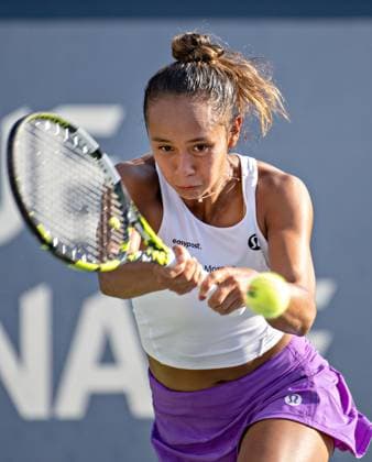 (230810) -- MONTREAL, Aug. 10, 2023 -- Leylah Fernandez of Canada hits a return during the women s singles round of 32 match between Leylah Fernandez of Canada and Beatriz Haddad Maia of Brazil at the National Bank Open tennis tournament in Montreal, Canada, on Aug. 9, 2023. (Photo by Xinhua) (SP)CANADA-MONTREAL-TENNIS-NATIONAL BANK OPEN-WOMEN S SINGLES AndrewxSoong 