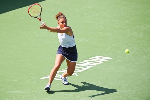 MONTREAL, QC - AUGUST 10: Jasmine Paolini (ITA) returns the ball during a third round match at WTA, Tennis Damen National Bank Open on August 10, 2023 at IGA Stadium in Montreal, QC (Photo by David Kirouac Icon Sportswire) TENNIS: AUG 10 National Bank Open EDITORIAL USE ONLY Icon230810006