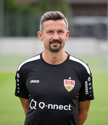 FUSSBALL 1 BUNDESLIGA SAISON 2023 2024 09 08 2023 photo opportunity at VfB Stuttgart on the training ground Praeventivtrainer Martin Franz