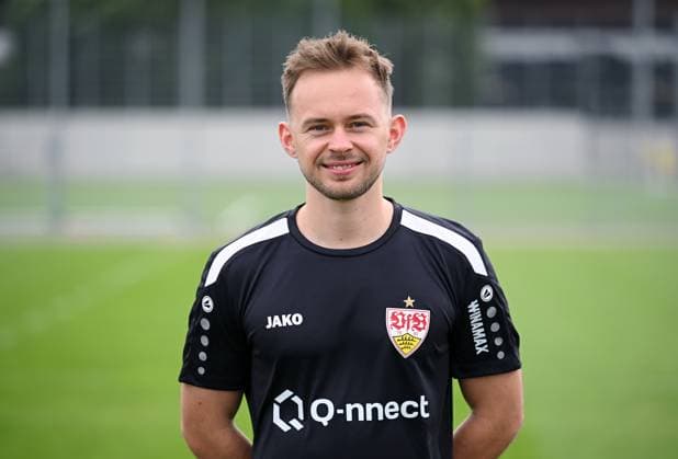 FUSSBALL 1 BUNDESLIGA SAISON 2023 2024 09 08 2023 Photo session at VfB Stuttgart training ground Match analyst Jasper Smets