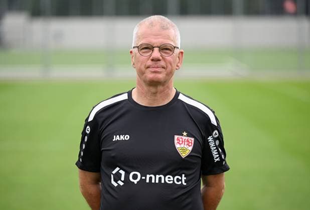 FUSSBALL 1 BUNDESLIGA SAISON 2023 2024 09 08 2023 Photo session at VfB Stuttgart on the training ground Zeugwart Michael Meusch