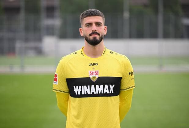 FUSSBALL 1 BUNDESLIGA SAISON 2023 2024 09 08 2023 photo opportunity at VfB Stuttgart on the training ground goalkeeper Fabian Bredlow