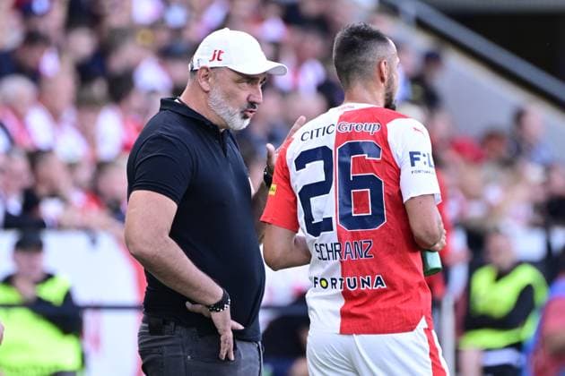 Coach of Slavia Praha Jindrich Trpisovsky, left, and Ivan Schranz of Slavia Praha during the UEFA Europa League first soccer match of 3rd qualifying round: Slavia Praha vs Dnipro, Prague, Czech Republic, August 10, 2023. (CTKxPhoto RomanxVondrous) CTKPhotoP2023081006948  CTKPhotoP2023081006948