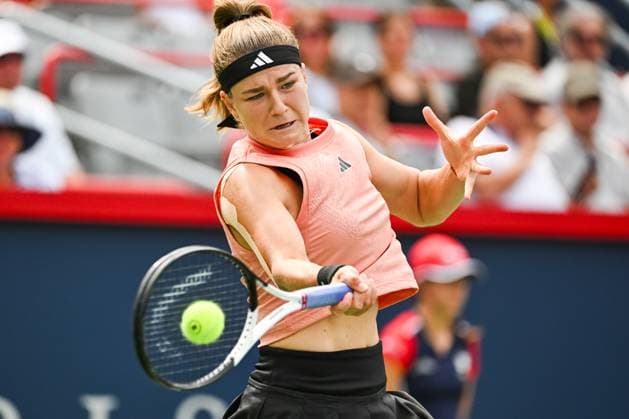 MONTREAL, QC - AUGUST 10: Karolina Muchova (CZE) returns the ball during a third round match at WTA, Tennis Damen National Bank Open on August 10, 2023 at IGA Stadium in Montreal, QC (Photo by David Kirouac Icon Sportswire) TENNIS: AUG 10 National Bank Open EDITORIAL USE ONLY Icon230810018