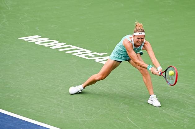 MONTREAL, QC - AUGUST 10: Marie Bouzkova (CZE) returns the ball during a third round match at WTA, Tennis Damen National Bank Open on August 10, 2023 at IGA Stadium in Montreal, QC (Photo by David Kirouac Icon Sportswire) TENNIS: AUG 10 National Bank Open EDITORIAL USE ONLY Icon230810030