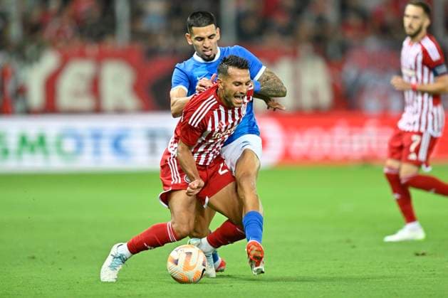 Olympiacos v KRC Genk - UEFA Europa League Qualifying ATHENS, GREECE - AUGUST 10 : Carvalho Joao midfielder of Olympiacos and Munoz Daniel defender of KRC Genk during the 1st leg match of the UEFA Europa League season 2023 - 2024 third qualifying round between Olympiacos and KRC Genk on August 10, 2023 in Athens, Greece, 10 08 2023 Athens Greece  Copyright: xDhax