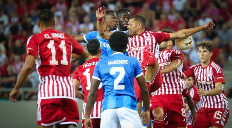 Olympiacos Nicolas Omar Freire Gomez and Genk s Carlos Cuesta fight for the ball during a soccer game between Greek Olympiacos F.C. and Belgian KRC Genk, Thursday 10 August 2023 in Piraeus, Greece, the first leg of the third qualifying round for the UEFA Europa League competition. VIRGINIExLEFOUR  x71871537x