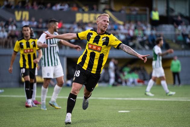230810 Mikkel Rygaard Jensen of Häcken celebrates after 0 3 during the UEFA Europa League qualifying match between Zalgiris Vilnius and Häcken on August 10, 2023 in Vilnius Photo Emma Wallskog BILDBYRAN COP 320 EW0236 fotboll soccer football uefa europa league zalgiris vilnius häcken bbeng jubel  Copyright: EMMAxWALLSKOG BB230810EW115