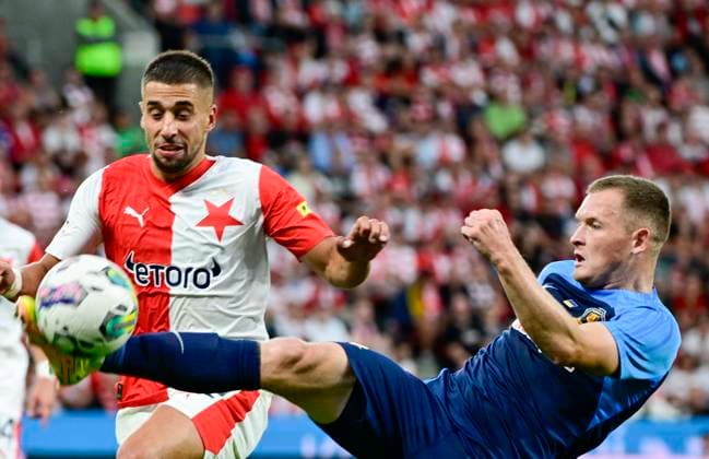 Ondrej Lingr of Slavia Praha, left, and Yevhen Pasich of Dnipro in action during the UEFA Europa League first soccer match of 3rd qualifying round: Slavia Praha vs Dnipro, Prague, Czech Republic, August 10, 2023. (CTKxPhoto RomanxVondrous) CTKPhotoP2023081007750  CTKPhotoP2023081007750