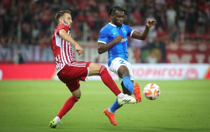 Olympiacos Kostas Fortounis and Genk s Joseph Paintsil fight for the ball during a soccer game between Greek Olympiacos F.C. and Belgian KRC Genk, Thursday 10 August 2023 in Piraeus, Greece, the first leg of the third qualifying round for the UEFA Europa League competition. VIRGINIExLEFOUR  x71873088x
