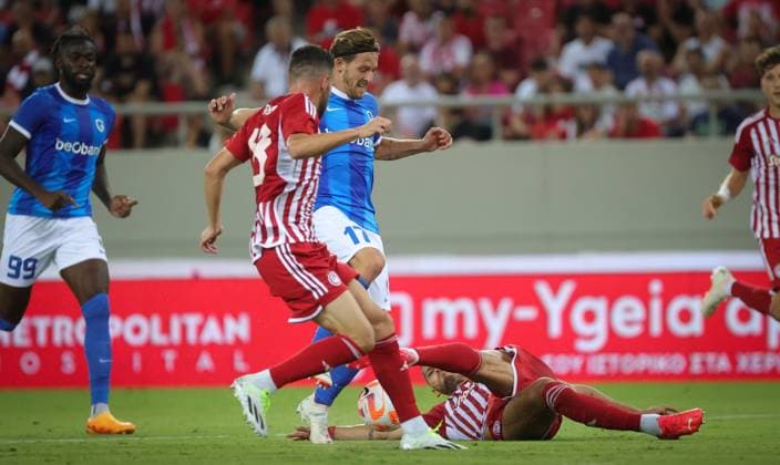 Genk s Patrik Hrosovsky and Olympiacos Nicolas Omar Freire Gomez fight for the ball during a soccer game between Greek Olympiacos F.C. and Belgian KRC Genk, Thursday 10 August 2023 in Piraeus, Greece, the first leg of the third qualifying round for the UEFA Europa League competition. VIRGINIExLEFOUR  x71873089x