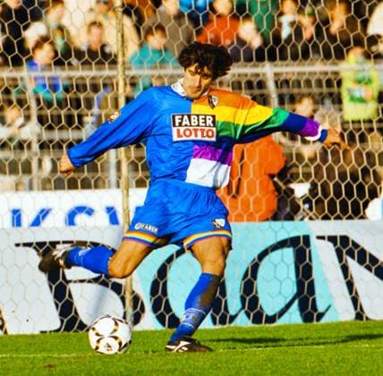 RECORD DATE NOT STATED Aus 1. BL Saison 1997 98 VfL Wolfsburg - VfL Bochum 0:2 am 28.02.1998. Im Foto: Bochum Spieler Yildiray Bastürk *** From 1 BL season 1997 98 VfL Wolfsburg VfL Bochum 0 2 on 28 02 1998 In photo Bochum player Yildiray Bastürk