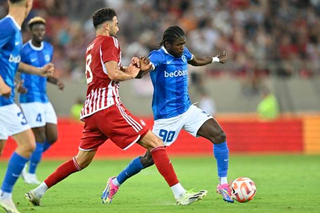 Olympiacos v KRC Genk - UEFA Europa League Qualifying ATHENS, GREECE - AUGUST 10 : Iborra Vicente midfielder of Olympiacos and Baah Bonsu Christopher forward of KRC Genk during the 1st leg match of the UEFA Europa League season 2023 - 2024 third qualifying round between Olympiacos and KRC Genk on August 10, 2023 in Athens, Greece, 10 08 2023 Athens Greece  Copyright: xDhax
