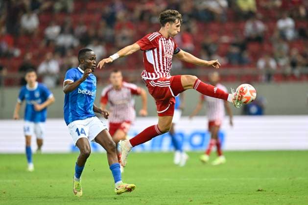 Olympiacos v KRC Genk - UEFA Europa League Qualifying ATHENS, GREECE - AUGUST 10 : Sor Yira midfielder of KRC Genk and Retsos Panagiotis defender of Olympiacos during the 1st leg match of the UEFA Europa League season 2023 - 2024 third qualifying round between Olympiacos and KRC Genk on August 10, 2023 in Athens, Greece, 10 08 2023 Athens Greece  Copyright: xDhax