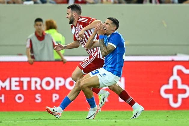 Olympiacos v KRC Genk - UEFA Europa League Qualifying ATHENS, GREECE - AUGUST 10 : Iborra Vicente midfielder of Olympiacos and Munoz Daniel defender of KRC Genk during the 1st leg match of the UEFA Europa League season 2023 - 2024 third qualifying round between Olympiacos and KRC Genk on August 10, 2023 in Athens, Greece, 10 08 2023 Athens Greece  Copyright: xDhax