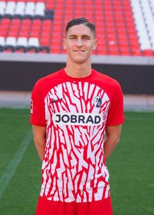 Roland Sallai SC Freiburg, 22 1 Bundesliga, SC Freiburg, Portraettermin 2023 2024, 10 08 2023, DFL REGULATES PROHIBIT ANY USE OF PHOTOGRAPHS AS IMAGE SEQUENCES AND OR QUASI VIDEO GER, Football, Men, 1 Bundesliga, Spielzeit 2023 2024, SC Freiburg, Portraettermin 2023 2024, 10 08 2023, Freiburg im Breisgau Copyright: xEibner-Pressefoto SilasxSchuellex EP_EER