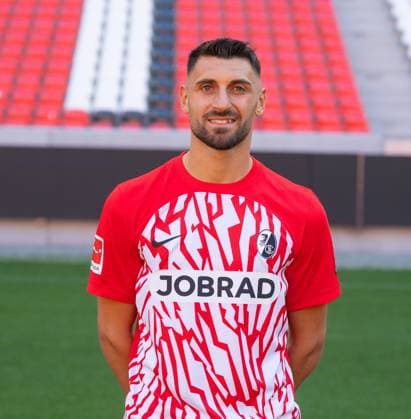 Vincenzo Grifo SC Freiburg, 32 1 Bundesliga, SC Freiburg, Portraettermin 2023 2024, 10 08 2023, DFL REGULATES PROHIBIT ANY USE OF PHOTOGRAPHS AS IMAGE SEQUENCES AND OR QUASI VIDEO GER, Football, Men, 1 Bundesliga, Season 2023 2024, SC Freiburg, Portraettermin 2023 2024, 10 08 2023, Freiburg im Breisgau. Copyright: xEibner-Pressefoto SilasxSchuellex EP_EER