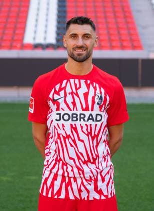 Vincenzo Grifo SC Freiburg, 32 1 Bundesliga, SC Freiburg, Portraettermin 2023 2024, 10 08 2023, DFL REGULATES PROHIBIT ANY USE OF PHOTOGRAPHS AS IMAGE SEQUENCES AND OR QUASI VIDEO GER, Football, Men, 1 Bundesliga, Season 2023 2024, SC Freiburg, Portraettermin 2023 2024, 10 08 2023, Freiburg im Breisgau. Copyright: xEibner-Pressefoto SilasxSchuellex EP_EER