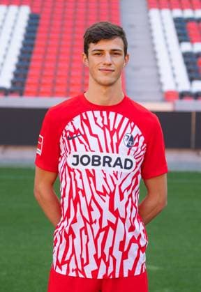 Merlin Roehl SC Freiburg, 34 1 Bundesliga, SC Freiburg, Portraettermin 2023 2024, 10 08 2023, DFL REGULATES PROHIBIT ANY USE OF PHOTOGRAPHS AS IMAGE SEQUENCES AND OR QUASI VIDEO GER, Football, Men, 1 Bundesliga, Spielzeit 2023 2024, SC Freiburg, Portraettermin 2023 2024, 10 08 2023, Freiburg im Breisgau Copyright: xEibner-Pressefoto SilasxSchuellex EP_EER