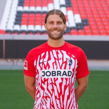 Lucas Hoeler SC Freiburg, 9 1 Bundesliga, SC Freiburg, Portraettermin 2023 2024, 10 08 2023, DFL REGULATES PROHIBIT ANY USE OF PHOTOGRAPHS AS IMAGE SEQUENCES AND OR QUASI VIDEO GER, Football, Men, 1 Bundesliga, Season 2023 2024, SC Freiburg, Portraettermin 2023 2024, 10 08 2023, Freiburg im Breisgau Copyright: xEibner-Pressefoto SilasxSchuellex EP_EER
