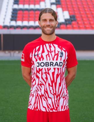 Lucas Hoeler SC Freiburg, 9 1 Bundesliga, SC Freiburg, Portraettermin 2023 2024, 10 08 2023, DFL REGULATES PROHIBIT ANY USE OF PHOTOGRAPHS AS IMAGE SEQUENCES AND OR QUASI VIDEO GER, Football, Men, 1 Bundesliga, Season 2023 2024, SC Freiburg, Portraettermin 2023 2024, 10 08 2023, Freiburg im Breisgau Copyright: xEibner-Pressefoto SilasxSchuellex EP_EER
