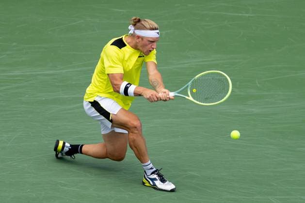 TORONTO, ON - AUGUST 11: Alejandro Davidovich Fokina of Spain hits a shot during his quarter-final match of the National Bank Open, part of the Hologic ATP, Tennis Herren Tour, at Sobeys Stadium on August 11, 2023 in Toronto, Canada. (Photo by Julian Avram Icon Sportswire) TENNIS: AUG 11 National Bank Open EDITORIAL USE ONLY Icon2308110005