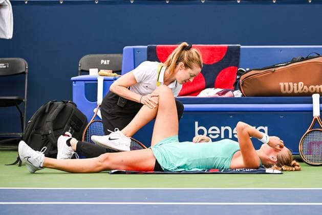 MONTREAL, QC - AUGUST 11: Petra Kvitova (CZE) receives treatments on the court during a third round match at WTA, Tennis Damen National Bank Open on August 11, 2023 at IGA Stadium in Montreal, QC (Photo by David Kirouac Icon Sportswire) TENNIS: AUG 11 National Bank Open EDITORIAL USE ONLY Icon230811030