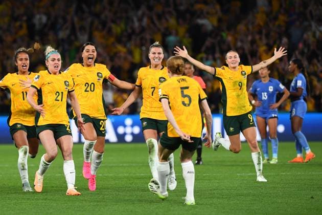 Sport Themen der Woche KW32 Sport Bilder des Tages WWC23 QTR FINAL AUSTRALIA FRANCE, Australia celebrate after a winning penalty shot from Cortnee Vine of Australia during the FIFA Women s World Cup 2023 Quarter Final soccer match between Australia and France at Brisbane Rectangular Stadium in Brisbane, Saturday, August 12, 2023. ( NO ARCHIVING, EDITORIAL USE ONLY, NO USE IN BOOKS WITHOUT CONSENT BRISBANE QUEENSLAND AUSTRALIA  Copyright: xJONOxSEARLEx 20230812001830144535