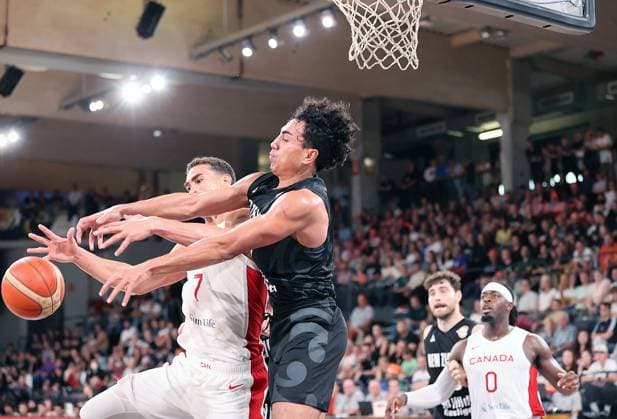 Dwight Powell CAN in duel with New Zealands Flyn Cameron NZL Basketball, Men, Supercup, DBB, Edel Optics Arena, Canada vs New Zealand