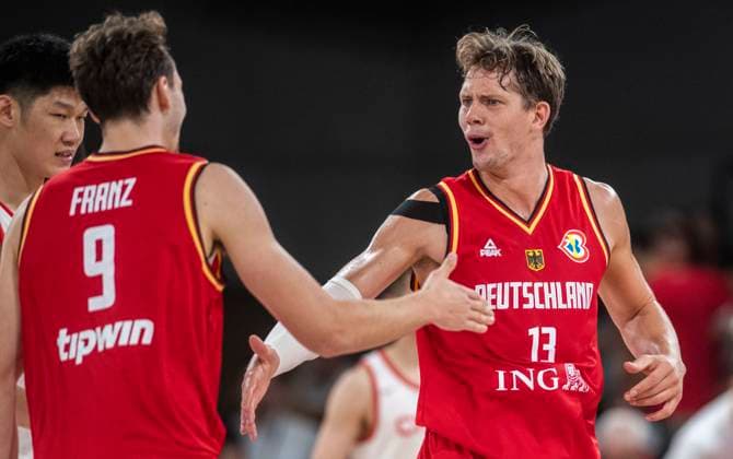 12 8 2023, GER, basketball, men, Supercup, DBB, semifinals, Germany China Franz Wagner Germany, li and Moritz Wagner Germany rejoice and clap off Hamburg Edel Optics Arena Hamburg Germany