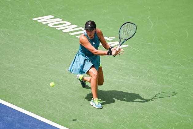 MONTREAL, QC - AUGUST 12: Jessica Pegula (USA) returns the ball during semi final at WTA, Tennis Damen National Bank Open on August 12, 2023 at IGA Stadium in Montreal, QC (Photo by Icon Sportswire) TENNIS: AUG 12 National Bank Open EDITORIAL USE ONLY Icon230812009