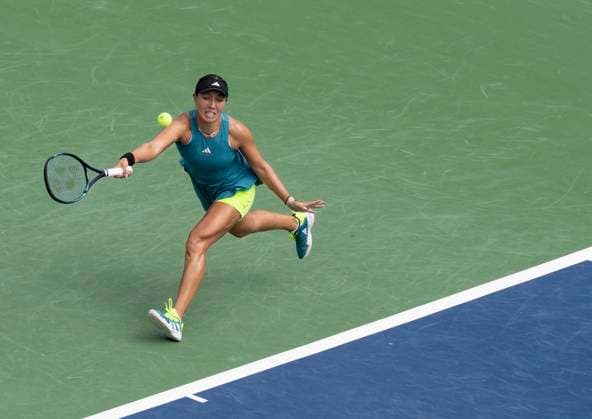 August 12, 2023, MONTREAL, PQ, Canada: Jessica Pegula of the United States, hits a return to Iga Swiatek of Poland, during semifinal action at the National Bank Open tennis tournament in Montreal, Saturday, Aug. 12, 2023. Canada News - August 12, 2023  - ZUMAc35_ 20230812_zaf_c35_001 Copyright: xChristinnexMuschix