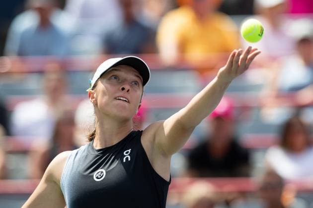 August 12, 2023: Iga Swiatek (POL) serves the ball during the WTA, Tennis Damen National Bank Open semifinal match at IGA Stadium in Montreal, Quebec. CSM Montreal Canada - ZUMAc04_ 20230812_zma_c04_015 Copyright: xDanielxLeax