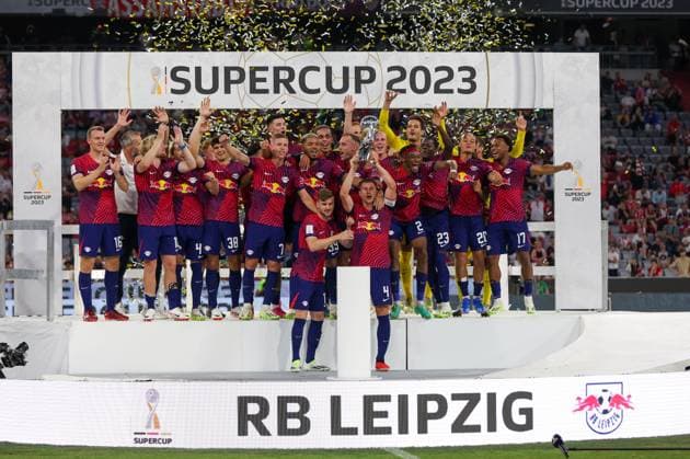 Sport Themen der Woche KW32 Sport Bilder des Tages Supercup Sieger, RB Leipzig, Timo Werner 11 (RB Leipzig), Willi Orban 4 (RB Leipzig), FC Bayern Muenchen vs. RB Leipzig, Fussball, DFL-Supercup, 12.08.2023 Muenchen Bayern Deutschland *** Supercup winner, RB Leipzig, Timo Werner 11 RB Leipzig , Willi Orban 4 RB Leipzig , FC Bayern Muenchen vs RB Leipzig, football, DFL Supercup, 12 08 2023 Muenchen Bayern Germany Copyright: xkolbert-press ChristianxKolbertx
