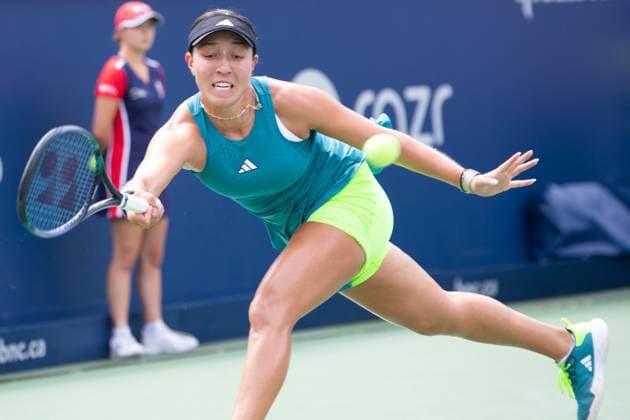 August 12, 2023: Jessica Pegula (USA) returns the ball during the WTA, Tennis Damen National Bank Open semifinal match at IGA Stadium in Montreal, Quebec. CSM Montreal Canada - ZUMAc04_ 20230812_zma_c04_029 Copyright: xDanielxLeax