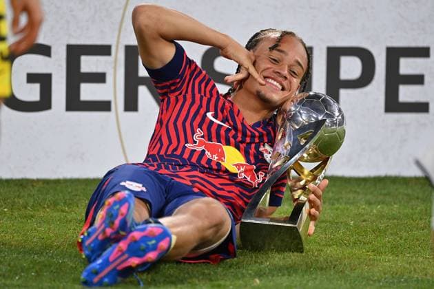 Bilder des Jahres 2023, Sport 08 August Sport Themen der Woche KW32 Sport Bilder des Tages Xavi SIMONS (L), Siegerehrung mit Pokal,Cup,Trophaee, Jubel,Freude,Begeisterung, Fussball DFL Supercup 2023 FC Bayern Muenchen - RB Leipzig 0-3 am 12.08.2023 in Muenchen A L L I A N Z A R E N A. *** Xavi SIMONS L , award ceremony with cup,cup,trophaee, jubilation,joy,enthusiasm, football DFL Supercup 2023 FC Bayern Muenchen RB Leipzig 0 3 on 12 08 2023 in Munich A L L I A N Z A R E N A