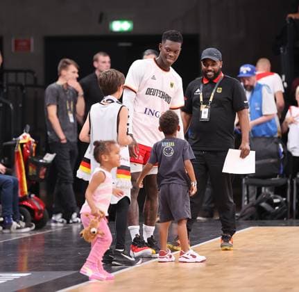 Dennis Schroeder GER Selfies with fans Basketball, men, Supercup, DBB, Edel Optics Arena, Germany vs China, 107 58