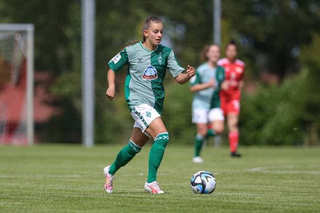 v li Tuana Mahmoud geb Keles, SV Werder Bremen, 10 on the ball, single image, full body, action, game scene, 13 08 2023, Ostereistedt Germany , football, test match women, 1 FC Union Berlin SV Werder Bremen xobx