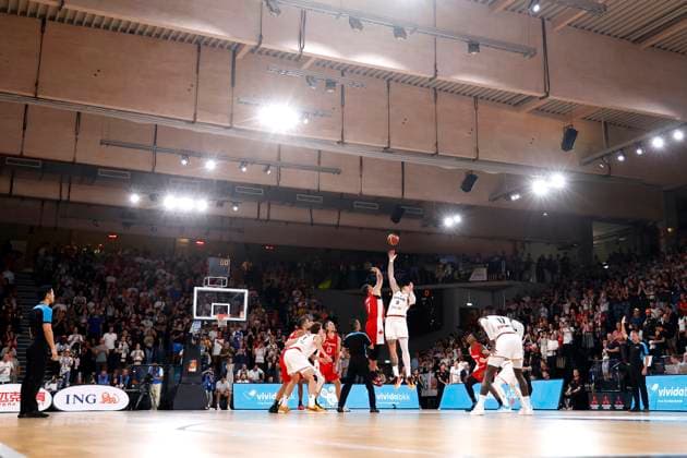 13 08 2023, German Basketball Federation, Supercup 2023, Hamburg, edel optics de Arena, Final, Germany Canada, Tip off, Dwight Powell CAN, No7 , Daniel Theis GER, No10 Hamburg edel optics de Arena Hamburg Germany