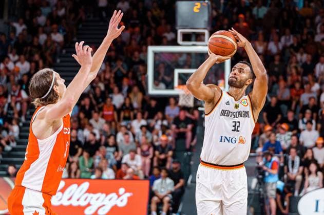 Throw Hit Johannes Thiemann Germany, 32 Germany vs Canada, Basketball, DBB Supercup, Final, 13 08 2023 Germany vs Canada, Basketball, DBB Supercup, Final, 13 08 2023 Hamburg Copyright: xEibner-Pressefoto MarcelxvonxFehrnx EP_MFN