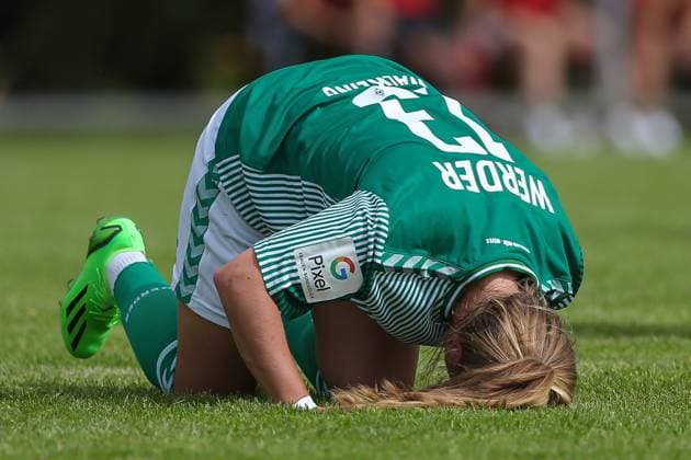 v li Ricarda Walkling SV Werder Bremen, 13 lies injured on the ground, injury, pain, pain-distorted face, 13 08 2023, Ostereistedt Germany , football, test match women, 1 FC Union Berlin SV Werder Bremen xobx