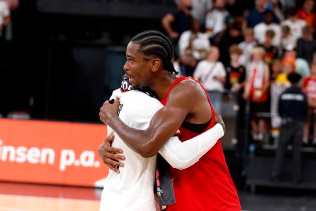 13 08 2023, German Basketball Federation, Supercup 2023, Hamburg, edel optics de Arena, final, Germany Canada, Dennis Schröder GER, No17 , Shai Gilgeous Alexander CAN, No2 entertain themselves Hamburg edel optics de Arena Hamburg Germany