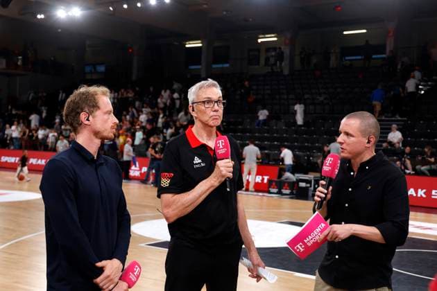 13 08 2023, German Basketball Federation, Supercup 2023, Hamburg, edel optics de Arena, Final, Germany Canada, Per Günther, Expert Magenta Sport, Gordon Herbert Headcoach, GER , Benni Zander, Magenta Sport Hamburg edel optics de Arena Hamburg Germany