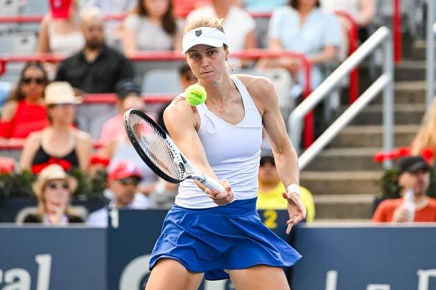 MONTREAL, QC - AUGUST 13: Liudmila Samsonova returns the ball during semi final at WTA, Tennis Damen National Bank Open on August 13, 2023 at IGA Stadium in Montreal, QC (Photo by Icon Sportswire) TENNIS: AUG 13 National Bank Open EDITORIAL USE ONLY Icon230813002