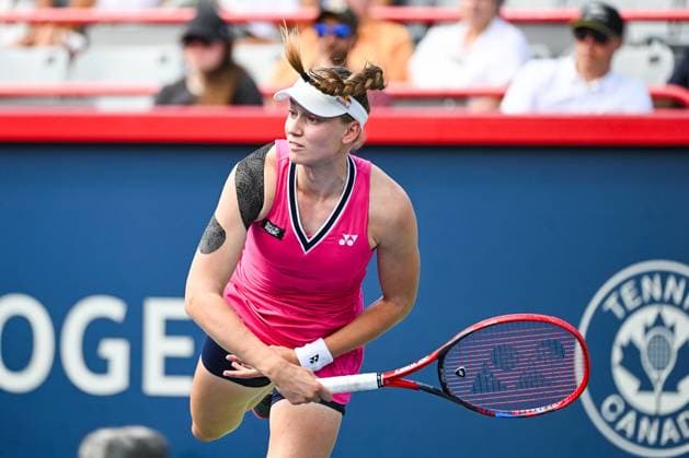 MONTREAL, QC - AUGUST 13: Elena Rybakina (KAZ) serves the ball during semi final at WTA, Tennis Damen National Bank Open on August 13, 2023 at IGA Stadium in Montreal, QC (Photo by Icon Sportswire) TENNIS: AUG 13 National Bank Open EDITORIAL USE ONLY Icon230813003