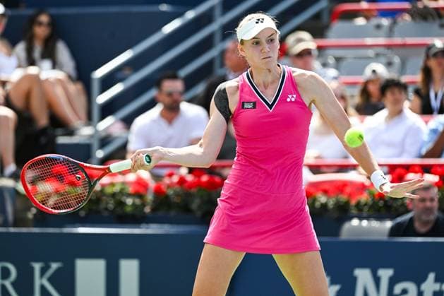 MONTREAL, QC - AUGUST 13: Elena Rybakina (KAZ) returns the ball during semi final at WTA, Tennis Damen National Bank Open on August 13, 2023 at IGA Stadium in Montreal, QC (Photo by Icon Sportswire) TENNIS: AUG 13 National Bank Open EDITORIAL USE ONLY Icon230813008