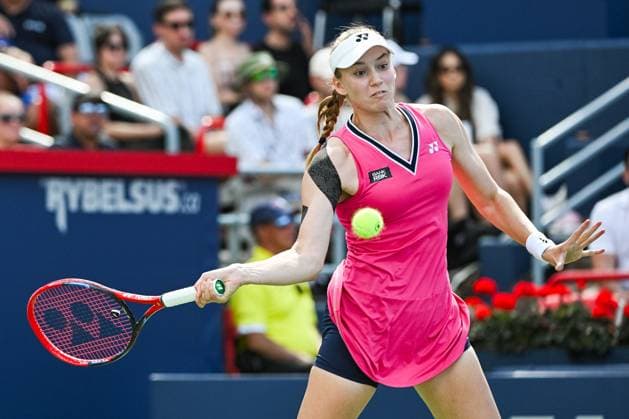 MONTREAL, QC - AUGUST 13: Elena Rybakina (KAZ) returns the ball during semi final at WTA, Tennis Damen National Bank Open on August 13, 2023 at IGA Stadium in Montreal, QC (Photo by Icon Sportswire) TENNIS: AUG 13 National Bank Open EDITORIAL USE ONLY Icon230813010
