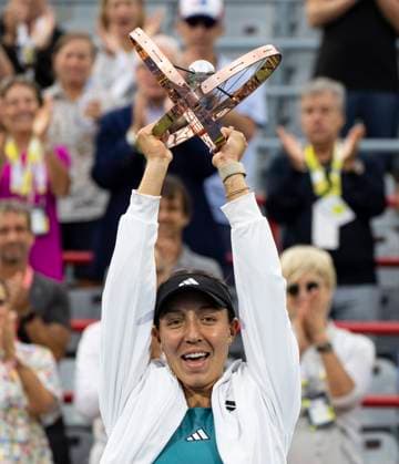 August 13, 2023, MONTREAL, PQ, Canada: Jessica Pegula of the United States, hoists the trophy following her win over Liudmila Samsonova of Russia, in the final of the National Bank Open tennis tournament in Montreal, Sunday, Aug.13, 2023. Canada News - August 13, 2023  - ZUMAc35_ 20230813_zaf_c35_110 Copyright: xChristinnexMuschix
