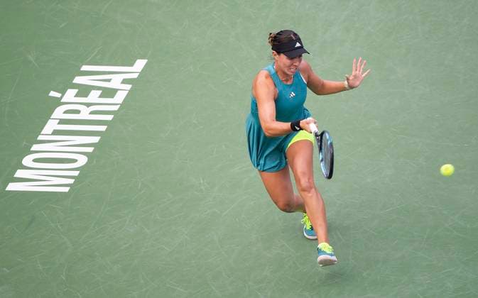 August 13, 2023, Montreal, PQ, Canada: Jessica Pegula from the United States, hits a return to Liudmila Samsonova from Russia, in the final of the National Bank Open tennis tournament in Montreal, Sunday, August 13, 2023. Canada News - August 13, 2023  - ZUMAc35_ 20230813_zaf_c35_113 Copyright: xGrahamxHughesx