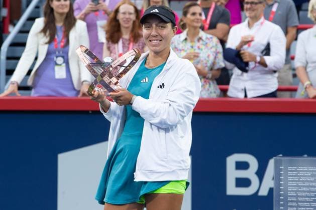 August 13, 2023: Jessica Pegula (USA) with the Championship trophy after winning the WTA, Tennis Damen National Bank Open final match at IGA Stadium in Montreal, Quebec. Jessica Pegula won the match 6-1, 6-0 over Liudmila Samsonova. CSM Montreal Canada - ZUMAc04_ 20230813_zma_c04_061 Copyright: xDanielxLeax
